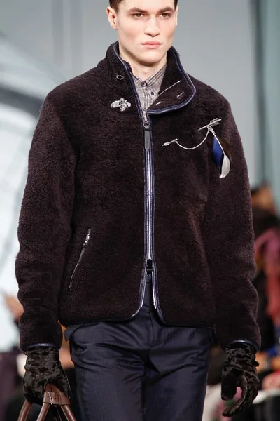 Look 32